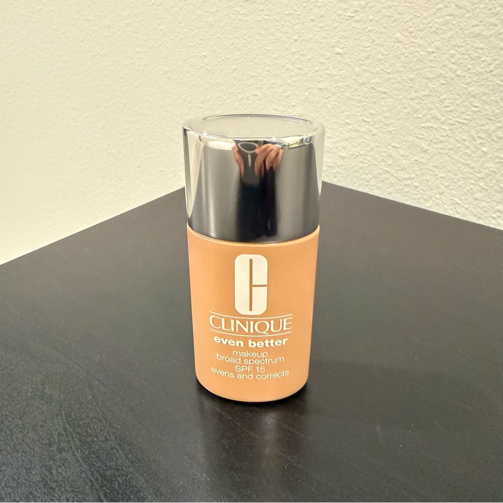 Clinique Even Better Foundation SPF 15 CN 40 Cream Chamois